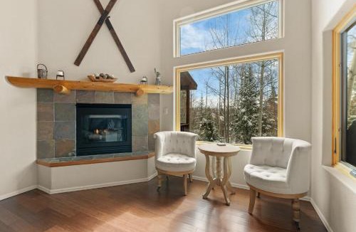 Wildernest Villa | 113 Burgundy Circle : 2300