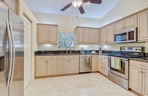 Naples Park House | 119/n from 169/n ! in August Naples Park, Heated Pool, Jacuzzi, close to beach !
