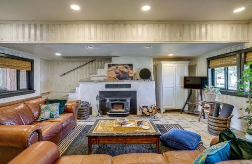 Spanish Valley House | 14 Mi to Main Street Moab: Cabin w/Hot Tub Access