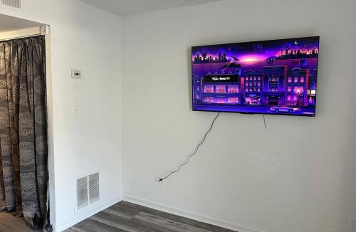 Demopolis Apartment | 1704 Worker crash pad