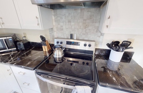 Nelsonville House | 1st Choice Lodging- Maple Leaf Inn