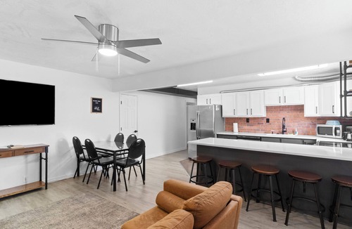 La Verkin House | 2 Bed 1 Bath Spacious Suite - Sleeps 8 - Near Zion- Pet & Fam Friendly