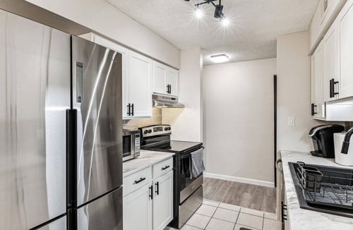 Hampden South Apartment | 2-Bedroom Apartment In Denver/Tech Center With Desk & Balcony