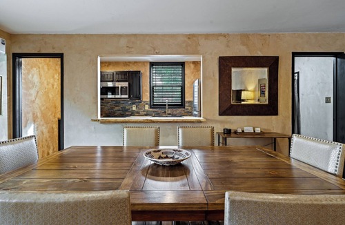 Taos Apartment | 2 Bedroom, full kitchen, private fenced patio with shared laundry and sauna on site.