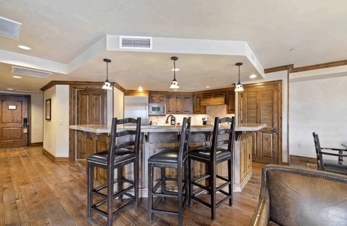 Aspen Resort | 2-bedroom resort in beautiful Aspen with full kitchen, WiFi, fitness room, AC