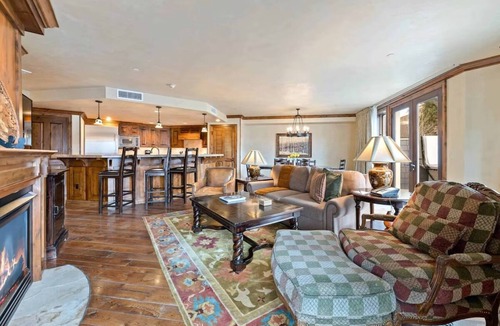 Aspen Resort | 2-bedroom resort in beautiful Aspen with full kitchen, WiFi, fitness room, AC