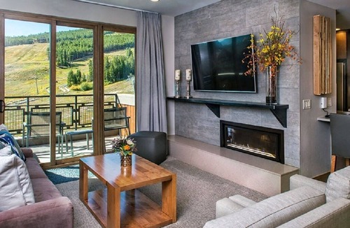 Peak 8 Condo | 2 Bedroom Ski in-out at the Grand Colorado on Peak 8 Kitchen, Fireplace, Pool