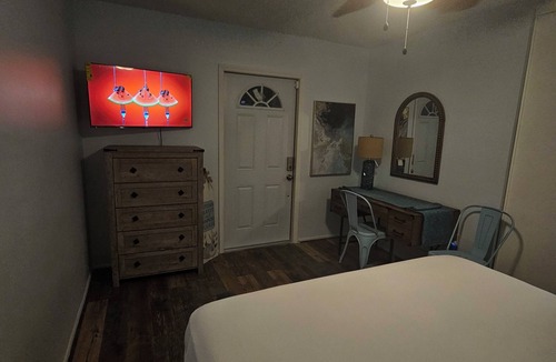 Sunrise House | #2 Charming 1-bedroom in beautiful Sunrise