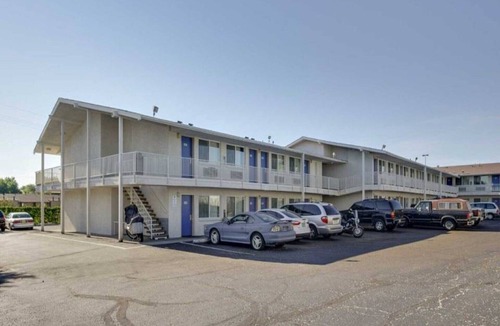 North Alameda Apartment | 2 Full Beds|NS| Micfridge