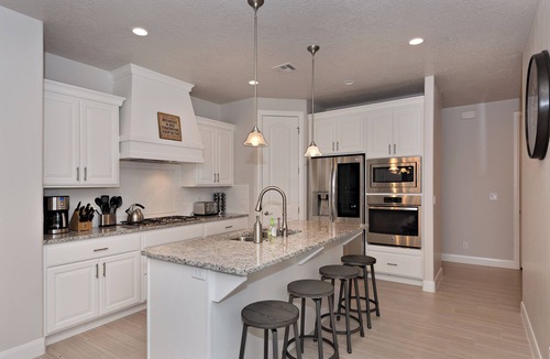 St. George Villa | 2 King En Suites - Spacious 4BR w/Rooftop Patio