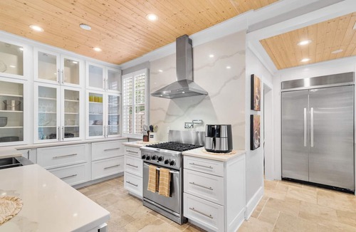 Old Northwood Historic District House | 2 Mansions! | Free Pool Heat | Garden & BBQ | Sleeps 22-8 BR