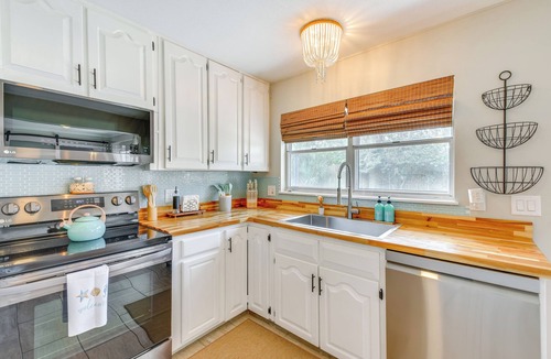 Fort Walton Beach House | 2 Mi to Shore: Modern Retreat in Fort Walton Beach