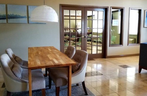 Castle Rock House | 2 Pet-Friendly Units, 2 Classic Units, Onsite Dining, Near Red Hawk Golf Course