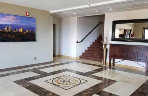 Castle Rock House | 2 Pet-Friendly Units, 2 Classic Units, Onsite Dining, Near Red Hawk Golf Course