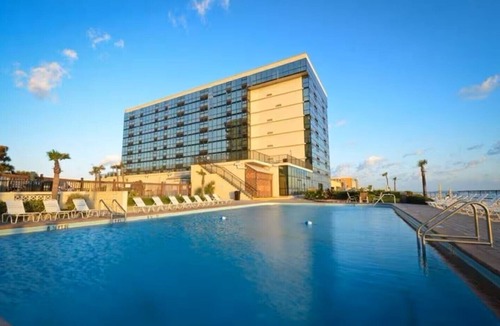 Schulte Park Condo | 2 queen bed studio w/kitchenette, pool, tiki bar