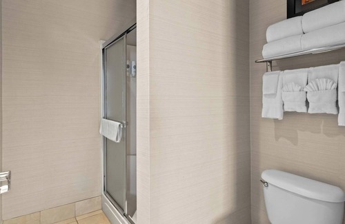 Englewood Hotel | 2 Stylish Denver Suites Close to Shopping, Parks, Trails & Entertainment