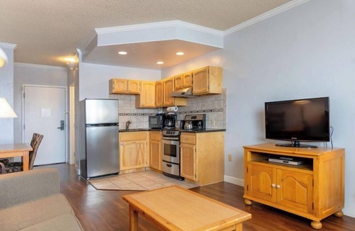 Steamboat Springs Hotel | 2 Units | 1BR Retreat w/Kitchen, Pool & Outdoor Adventure Nearby