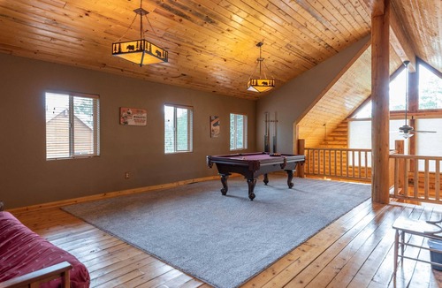 Steam Engine Meadows Cabin | 216 Rue Jolley -immaculate cabin with the feeling of home. guaranteed memories.