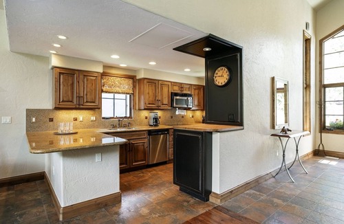 Avon House | 220 N Fairway Dr, Beaver Creek Resort, Beaver Creek Golf Course, Pool & Hot Tub, Shuttle