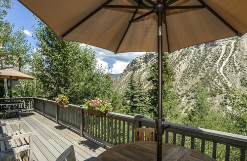 Avon House | 220 N Fairway Dr, Beaver Creek Resort, Beaver Creek Golf Course, Pool & Hot Tub, Shuttle