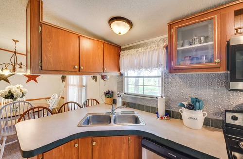 Washington County House | 24 Mi to Morrison Springs County Park: Cozy Home