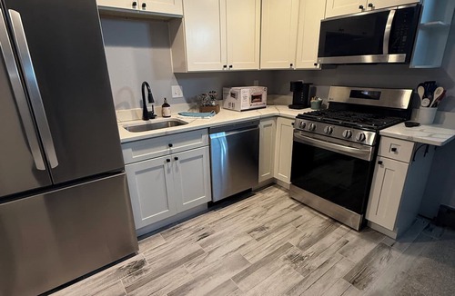Westridge Apartment | 2BR Chatfield Quiet Retreat Mountain Views 2 Car Garage Furnished Pet Friendly