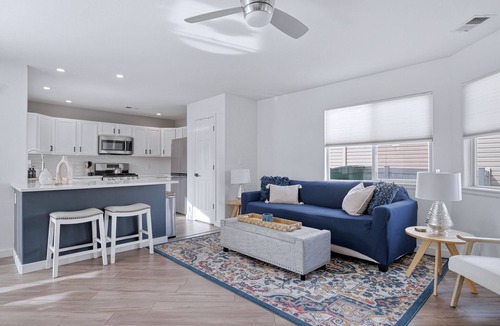 Grand Junction House | 2ce as nice! 2 king beds. 2 living rooms. Parks 4. Pets Ok. Kids playground, gym