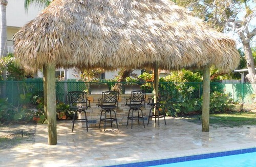Royal Poinciana House | 3/3 Duplex for 6+Shared Heated Pool, Tiki Bar BBQ