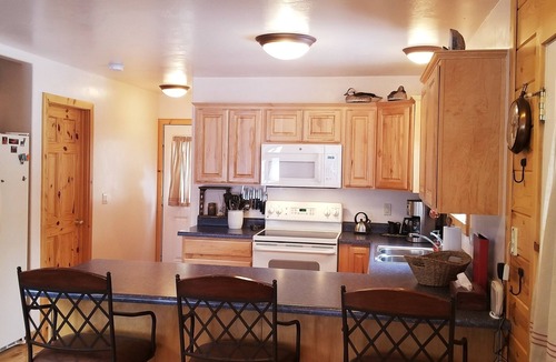 Long Valley Junction Cabin | 3 BDRM comfy cabin - centrally located to Bryce & Zion. Central air and Heating