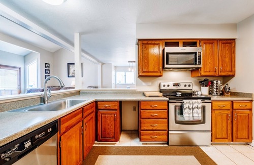 Cottonwood Heights Condo | 3 Bed, 2 Bath Condo. Perfect Location to Utah's Best Ski Resorts! 🚠