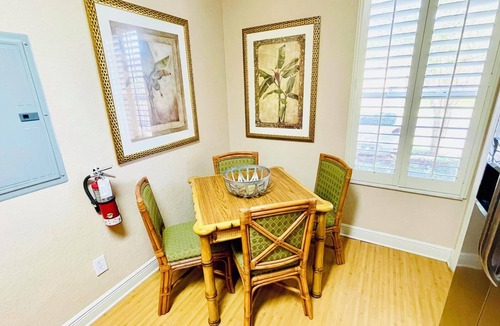 Regal Palms House | 3 Bed 3 Bath Resort Town Home - Enjoy Pool & Amenities - close to Disney & Golf!