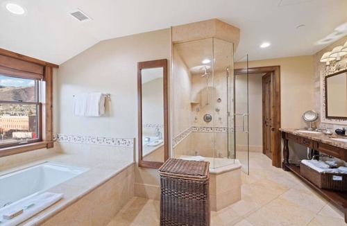 Aspen Resort | 3 Bedroom 3 Full Bathroom Luxury Residence in Aspen CO.