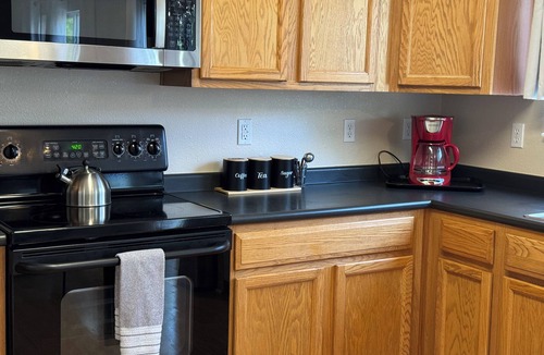 Aurora House | 3 bedroom home in Golf Course Community. Short distance to Airport.