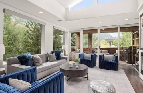 Aspen Condo | 3 Bedroom Perfect Location Aspen Core, Renovated!