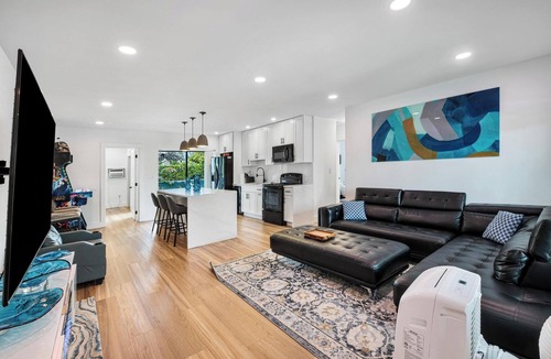 Imperial Point House | 3-bedroom Pool BBQ Outdoor TV Arcade Close to Beach