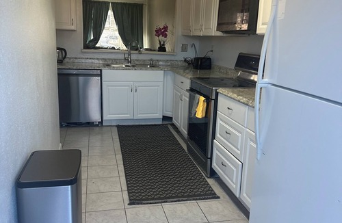 Aurora House | 3-bedroom townhome in delightful Aurora with AC and heat a great comfort locatio
