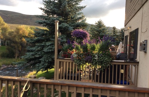 Eagle-Vail House | 3 Bedroom Townhome, overlooking the EagleRiver, minutes to Beaver Creek and Vail
