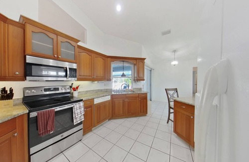 Long Meadow House | 3-bedroom vacation home just 8 minutes to Manasota Key Beach