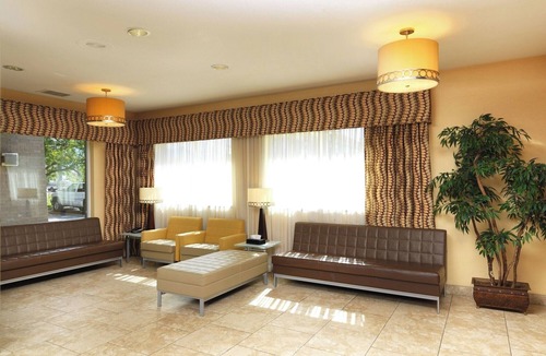 Rio Grande Hotel | 3 Modern Units | Explore Downtown Attractions | Free Breakfast, Parking, & Pool