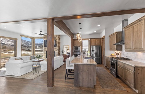 Steamboat Springs House | 30+ Night Ski Retreat | Pet Friendly| Minutes to Slopes | Hot Tub