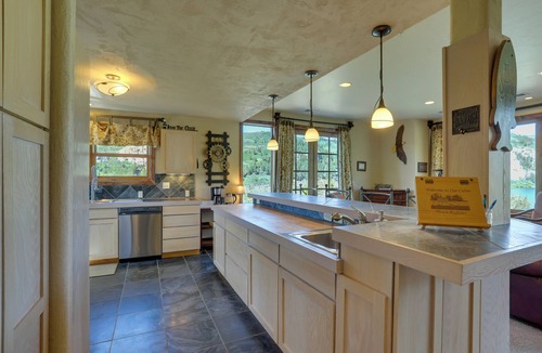 Gypsum House | 360-Degree Mountain Views! Lake Retreat in Gypsum