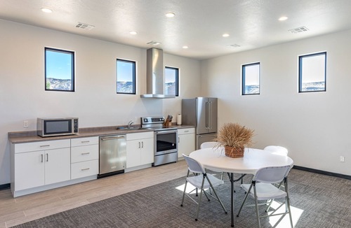 St. George House | 3BR Sleeps 10 w/Casita - Near Clubhouse & Pool