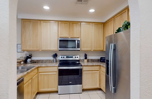 West Kissimmee Condo | 3rd floor condo w/sauna, gym, balcony, shared pools, hot tub, near theme parks
