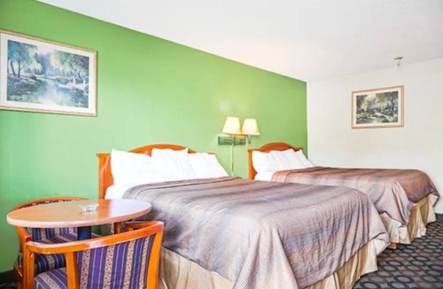 Ashburn Hotel | 4 Accommodations of Pet-Friendly Rooms | Perfect for Family | Free Parking