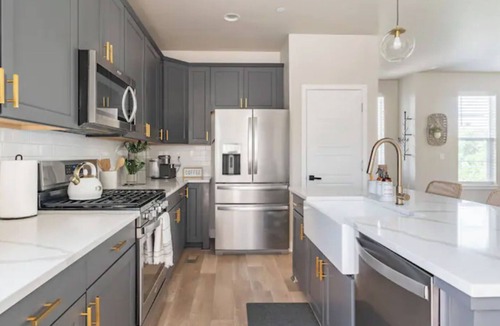Westminster House | 4 BEDROOM MODERN HOME, FREE PARKING, A/C, W/D,WIFI