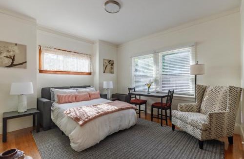 Poets Corner Apartment | 4 - Berkeley Private Apartment with Parking & Laundry