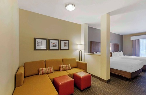 Loveland Hotel | 4 Family-Friendly Suites Near Chapungu Sculpture Park, Pool, Fitness & Breakfast