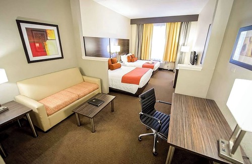 Orlando Hotel | 4 Leisure Orlando Rooms| 10-Mins to Airport | Pool Access & Pets are Welcome