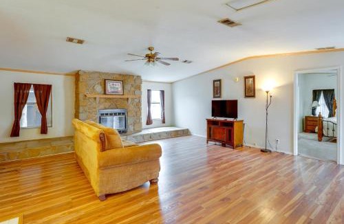 Perry House | 4 Mi to Beach: Perry Home Near Boat Launch