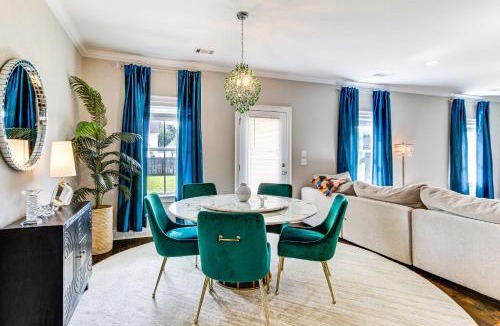 Dothan House | 4 Mi to Dtwn: Stylish Home w/Large Yard in Dothan